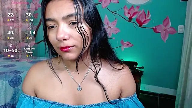 NoelleVireaux online show from March 28, 1:01 pm