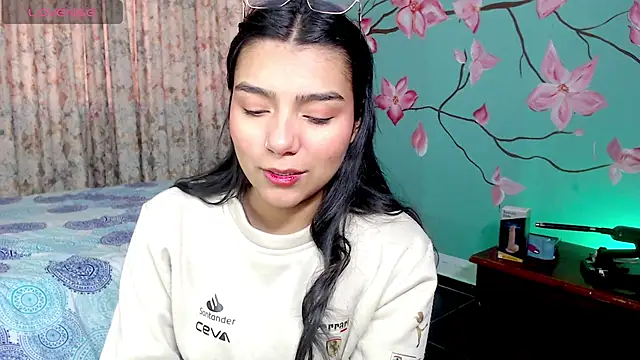 NoelleVireaux online show from February 27, 11:54 am