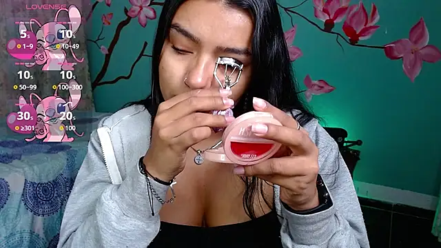 NoelleVireaux online show from April 10, 10:44 am