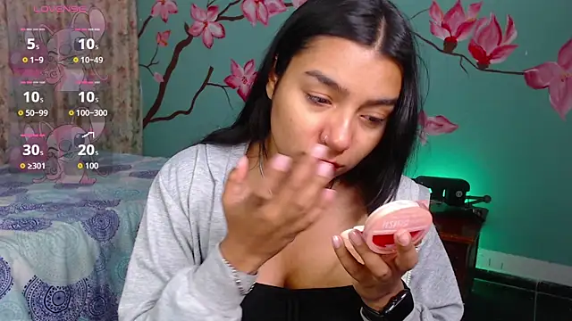 NoelleVireaux online show from March 19, 11:43 am