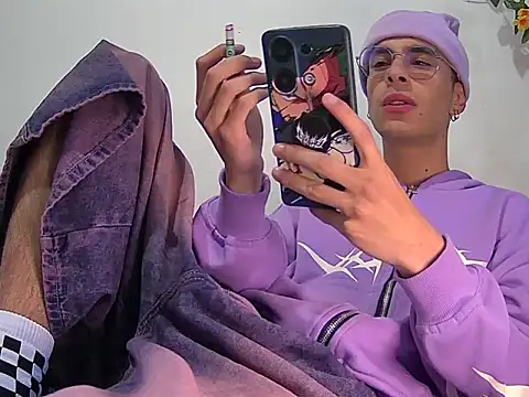 Snapshot of militoveruss2 chatting on February 25, 2:50 pm militoveruss2 online show from February 25, 2:50 pm