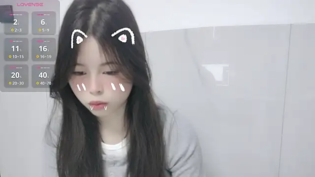 Snapshot of F-Yihao chatting on March 3, 5:03 am F-Yihao online show from March 3, 5:03 am