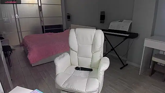 SofieLund online show from March 27, 4:19 pm