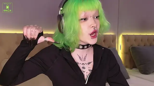 Sarah sinn online show from March 7, 4:52 am