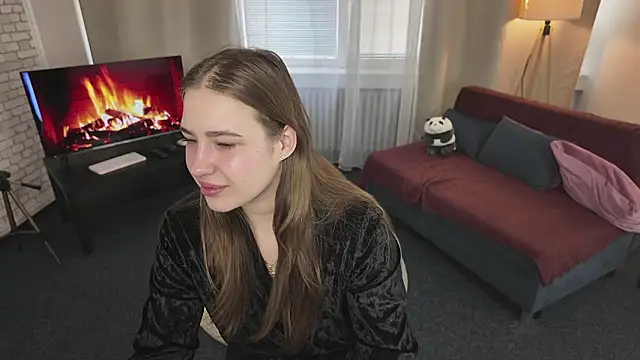 EmilyBlazee online show from March 22, 10:50 am