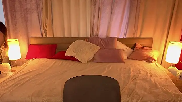 EmilyBlazee online show from April 10, 2:13 pm