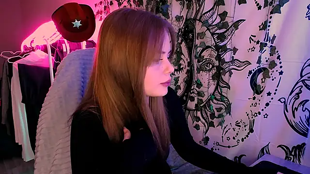 Snapshot of FrancesMiller7 chatting on March 4, 11:18 am FrancesMiller7 online show from March 4, 11:18 am