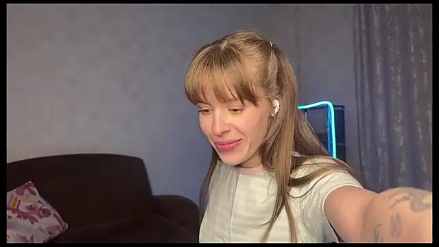 RosaMoore online show from March 30, 2:40 pm