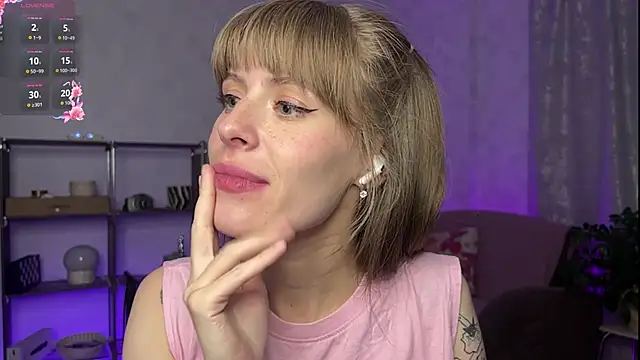 RosaMoore online show from April 18, 7:07 pm