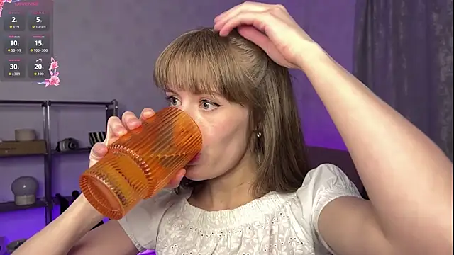 RosaMoore online show from April 20, 2:40 pm