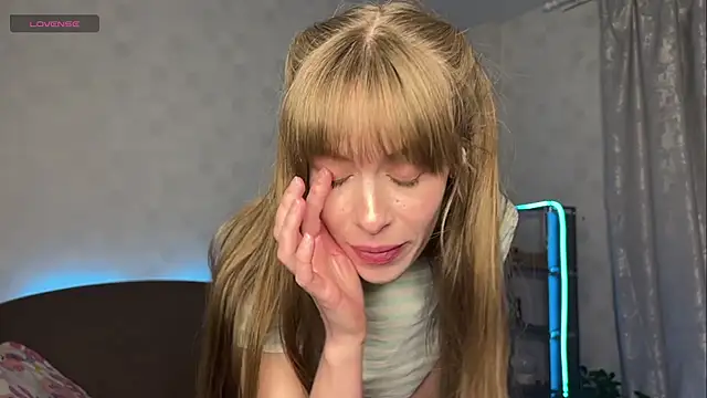 RosaMoore online show from April 4, 2:34 pm