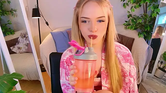 Dear Tessa online show from March 14, 1:39 pm