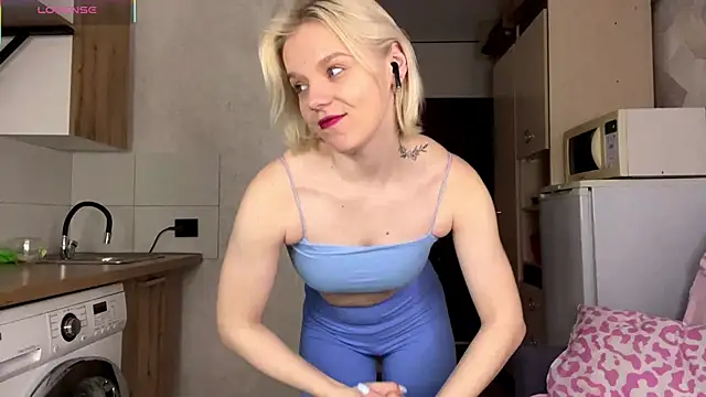 Snapshot of ScarlettKaty chatting on March 2, 4:35 am ScarlettKaty online show from March 2, 4:35 am