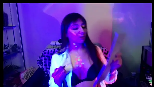 Birdie Kiss online show from April 10, 7:21 pm