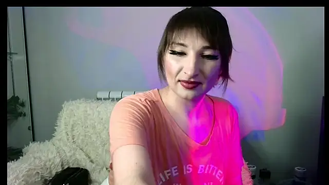 Birdie Kiss online show from March 27, 8:10 pm