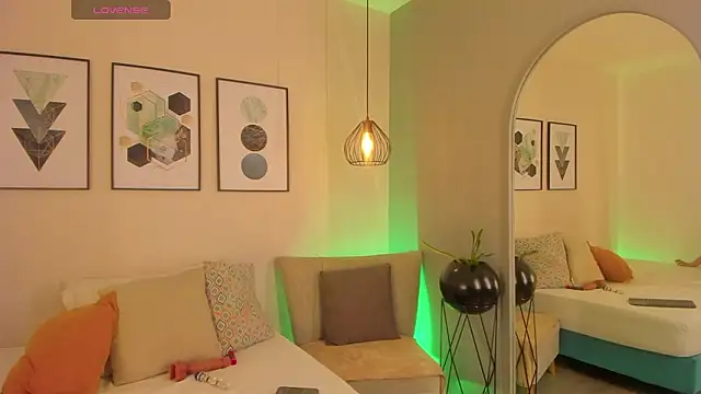 ariavelvet  online show from March 17, 1:41 am