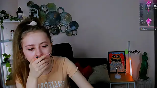 cassandra nik online show from April 8, 7:21 am