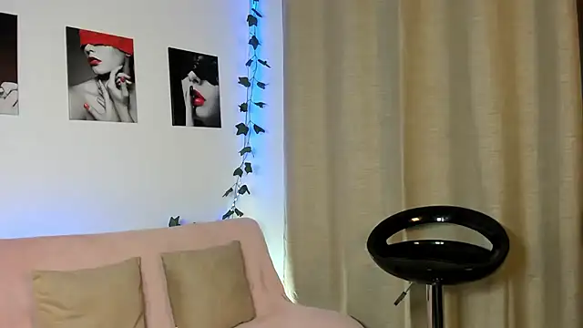 Snapshot of Rebeca_Marchetti chatting on May 1, 8:25 pm Rebeca Marchetti online show from May 1, 8:25 pm
