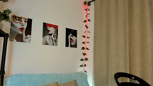 Snapshot of Rebeca_Marchetti chatting on April 27, 8:40 pm Rebeca Marchetti online show from April 27, 8:40 pm