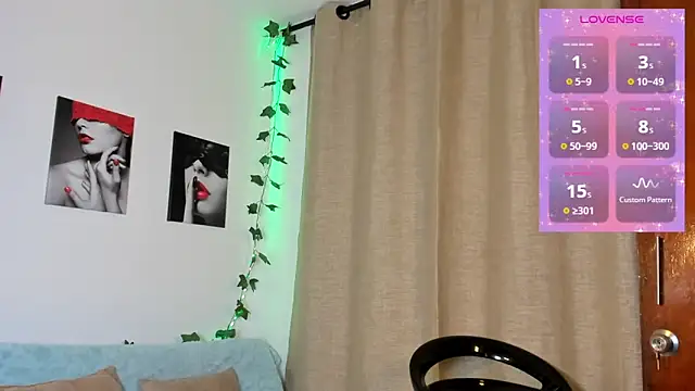 Snapshot of Rebeca_Marchetti chatting on May 25, 9:13 pm Rebeca Marchetti online show from May 25, 9:13 pm