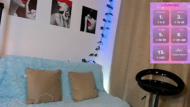 Snapshot of Rebeca_Marchetti chatting on May 11, 9:23 pm Rebeca Marchetti online show from May 11, 9:23 pm