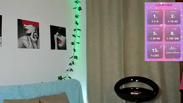 Snapshot of Rebeca_Marchetti chatting on May 12, 9:32 pm Rebeca Marchetti online show from May 12, 9:32 pm
