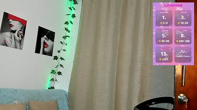 Snapshot of Rebeca_Marchetti chatting on May 31, 8:31 pm Rebeca Marchetti online show from May 31, 8:31 pm