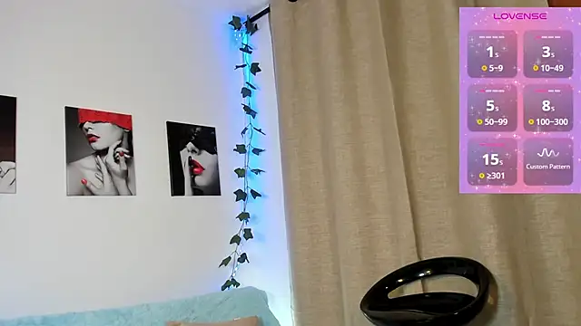 Snapshot of Rebeca_Marchetti chatting on May 10, 8:22 pm Rebeca Marchetti online show from May 10, 8:22 pm