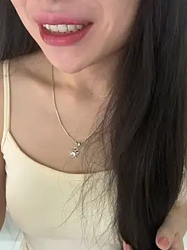 Snapshot of Tinn_tin chatting on July 4, 4:00 pm Tinn tin online show from July 4, 4:00 pm