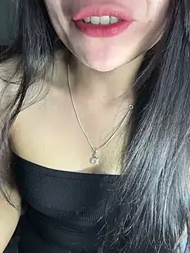 Snapshot of Tinn_tin chatting on April 28, 4:33 pm Tinn tin online show from April 28, 4:33 pm