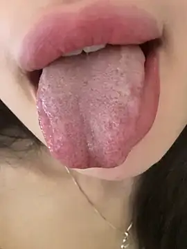 Snapshot of Tinn_tin chatting on June 29, 8:54 am Tinn tin online show from June 29, 8:54 am