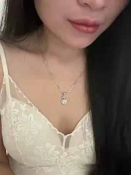 Snapshot of Tinn_tin chatting on May 17, 5:29 am Tinn tin online show from May 17, 5:29 am