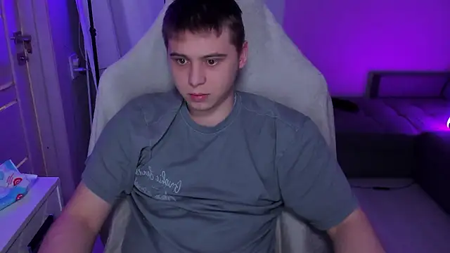 Snapshot of max_sm1th chatting on March 4, 1:52 pm max sm1th online show from March 4, 1:52 pm