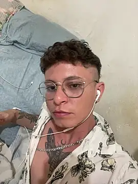 erickmoor2526 online show from February 26, 1:44 pm