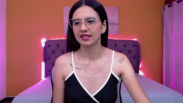 Snapshot of alexaneuer chatting on May 12, 1:39 pm alexaneuer online show from May 12, 1:39 pm