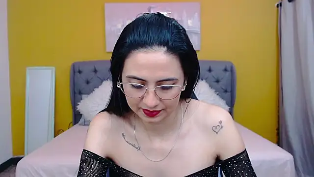 Snapshot of alexaneuer chatting on July 21, 1:23 pm alexaneuer online show from July 21, 1:23 pm