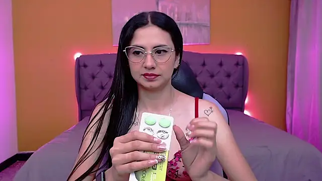 Snapshot of alexaneuer chatting on June 1, 1:11 pm alexaneuer online show from June 1, 1:11 pm