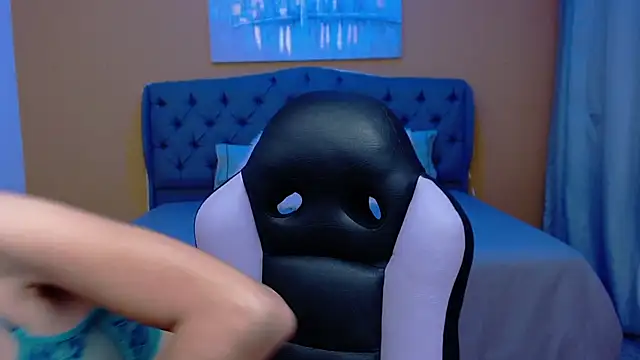 alexaneuer online show from April 13, 1:37 pm