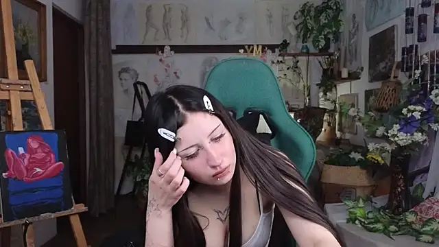 Snapshot of EffieMeowley chatting on May 9, 7:56 am EffieMeowley online show from May 9, 7:56 am