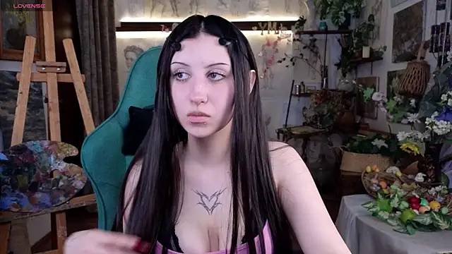 Snapshot of EffieMeowley chatting on April 12, 2:09 pm EffieMeowley online show from April 12, 2:09 pm