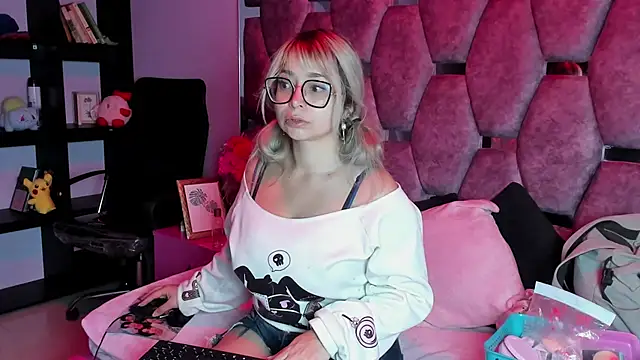 Maky Coss online show from March 7, 1:05 pm