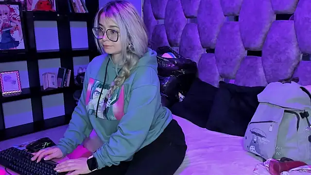 Maky Coss online show from March 12, 1:15 pm