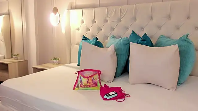 raquel mooon online show from April 17, 5:38 pm