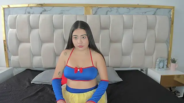 Snapshot of Ariia_Monroee chatting on April 2, 1:18 pm Ariia Monroee online show from April 2, 1:18 pm