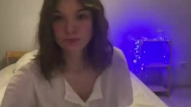 AliveCute online show from April 14, 6:57 pm