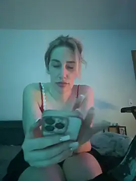 JuliaPrivat online show from February 26, 9:59 pm