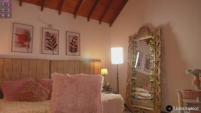 Lissanascott online show from April 15, 8:20 pm