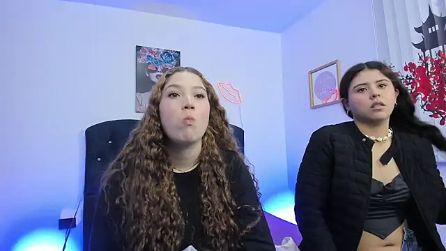 valeria and zoe online show from March 17, 2:42 pm