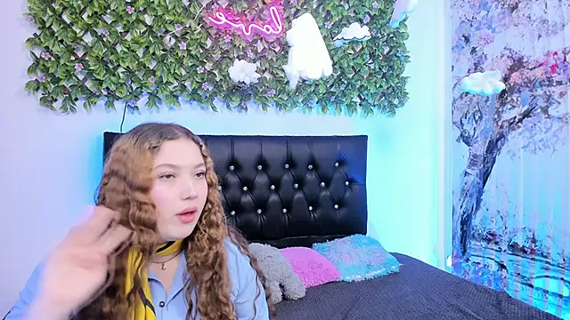 valeria and zoe online show from April 14, 2:33 pm