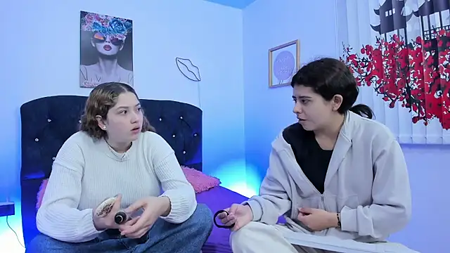 valeria and zoe online show from March 12, 1:37 pm